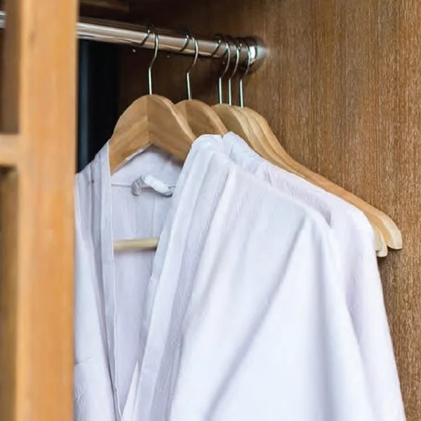 6125N WOODEN CLOTHES HANGER 44.5x1.2cm