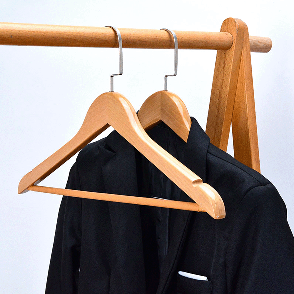 WOODEN CLOTHES HANGER WITH SHOULDER NOTCHES 44.5x2cm
